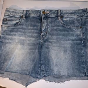 Lightwash AE denim shorts